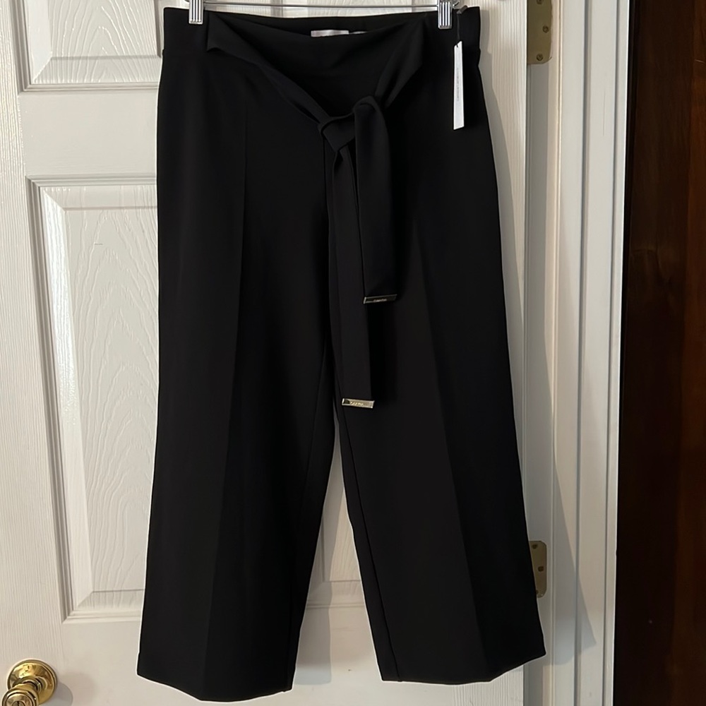 New- Calvin Klein Women’s Black Capri Dress Pants
